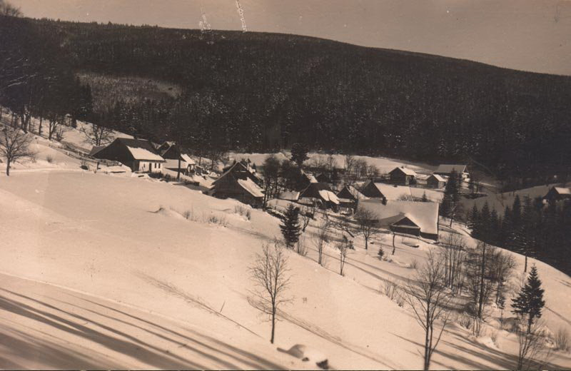 Bild Nr. 1) Blick auf das Dorf von der Aufschüttung des Bremsberges, 30. Jahre des 20. Jh.